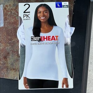 32 Degrees Women's Long Sleeve White green Scoop Neck Tee NWT